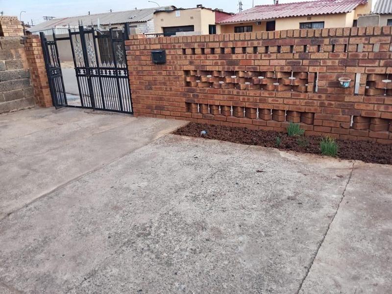 2 Bedroom Property for Sale in Naledi Gauteng