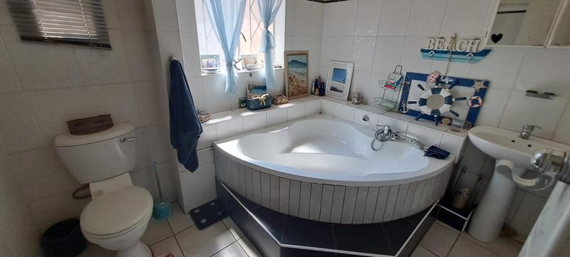 6 Bedroom Property for Sale in Lambton Gauteng