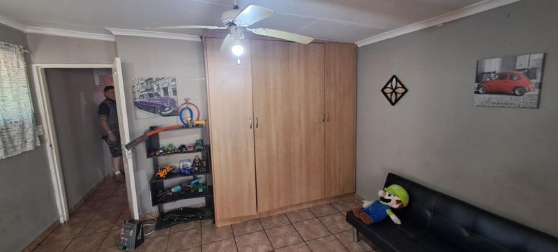 6 Bedroom Property for Sale in Lambton Gauteng