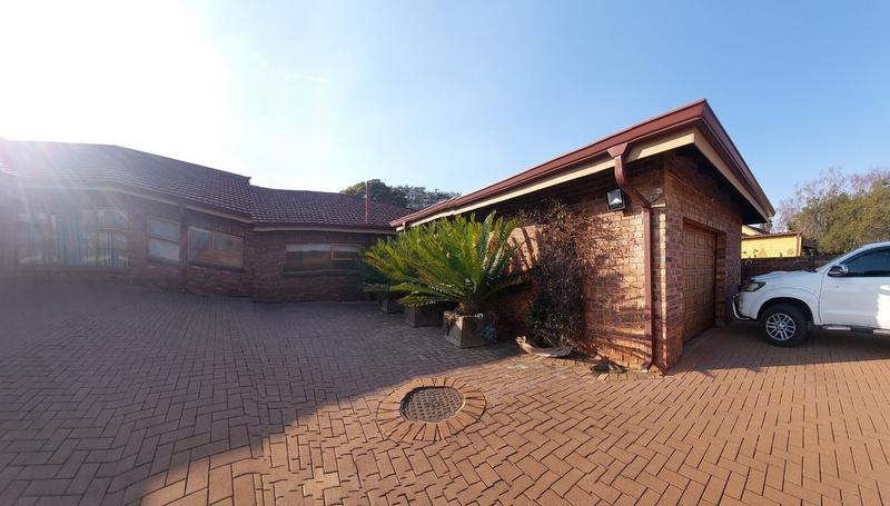 4 Bedroom Property for Sale in Kenleaf Gauteng