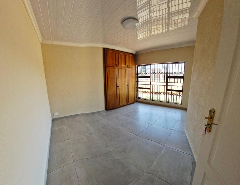 7 Bedroom Property for Sale in Sonneveld Gauteng
