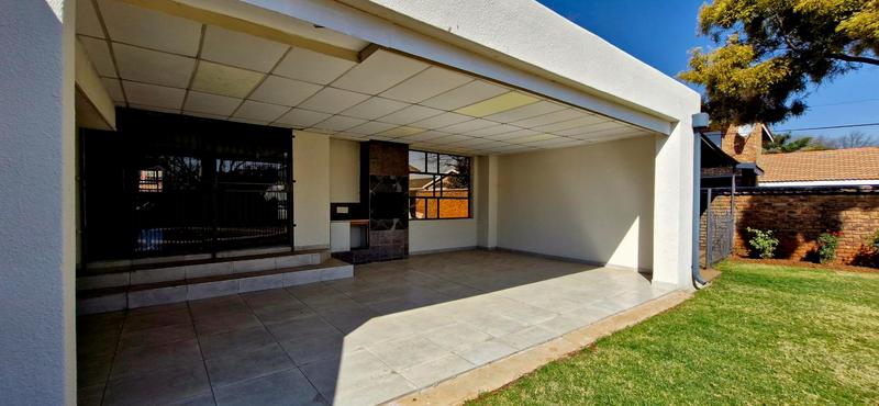 7 Bedroom Property for Sale in Sonneveld Gauteng