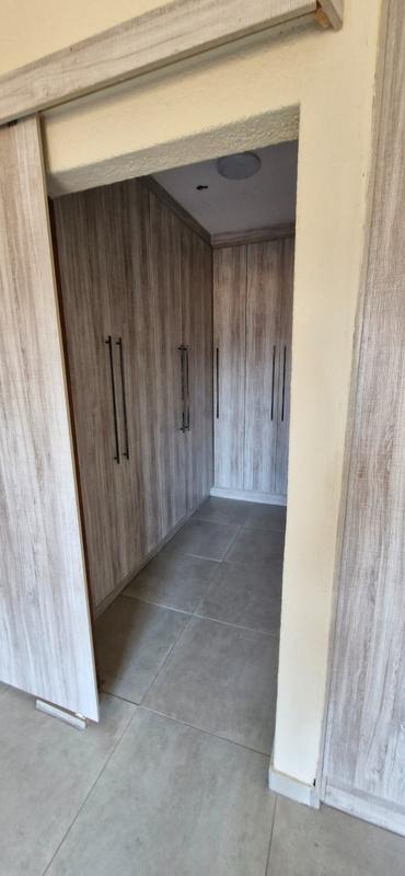 7 Bedroom Property for Sale in Sonneveld Gauteng