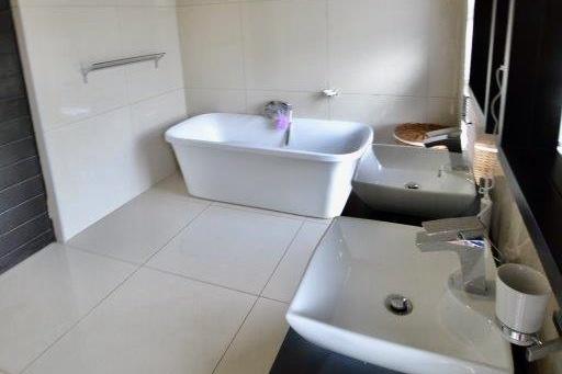 To Let 4 Bedroom Property for Rent in Copperleaf Estate Gauteng