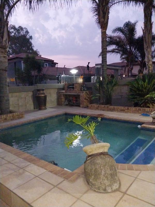 3 Bedroom Property for Sale in Sonneveld Gauteng