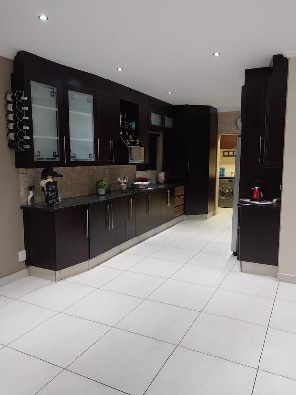 3 Bedroom Property for Sale in Sonneveld Gauteng