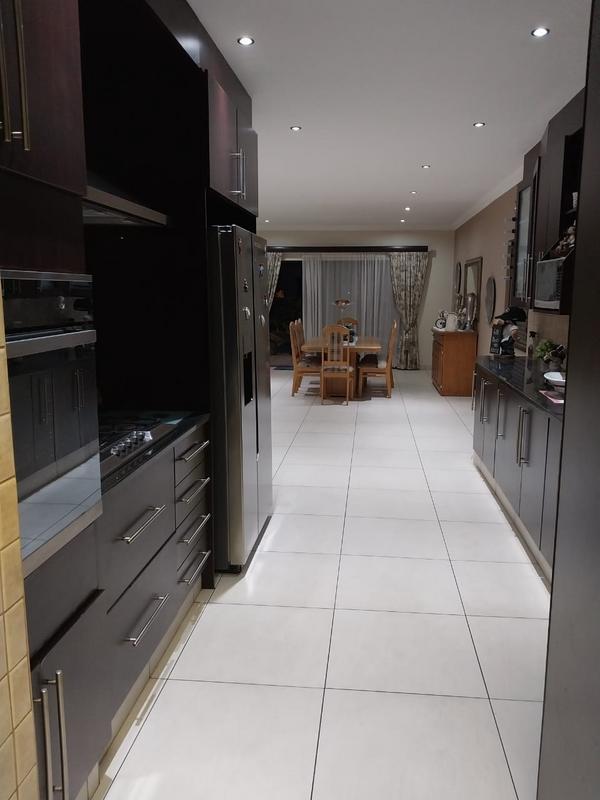 3 Bedroom Property for Sale in Sonneveld Gauteng