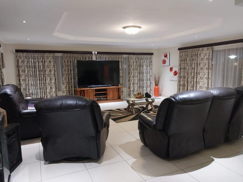 3 Bedroom Property for Sale in Sonneveld Gauteng