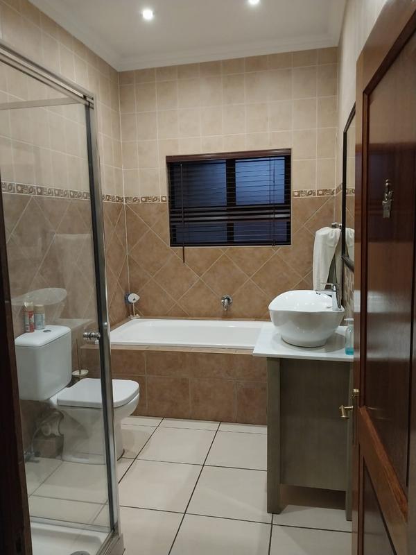 3 Bedroom Property for Sale in Sonneveld Gauteng