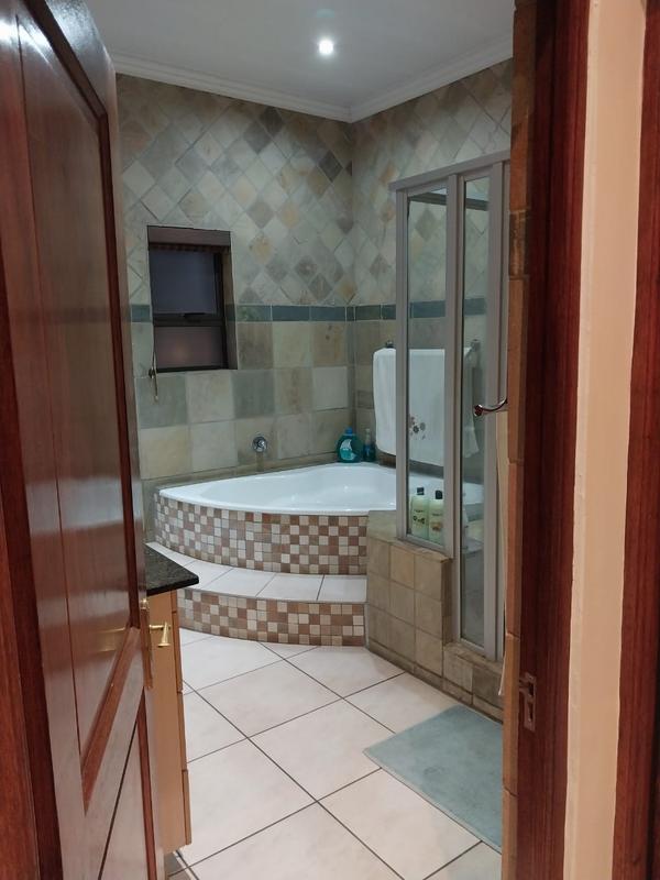 3 Bedroom Property for Sale in Sonneveld Gauteng
