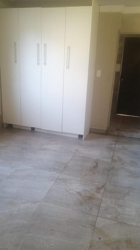 To Let 1 Bedroom Property for Rent in Blairgowrie Gauteng