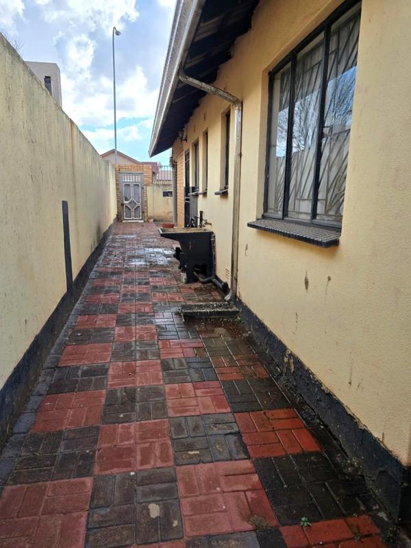 3 Bedroom Property for Sale in Protea Glen Gauteng
