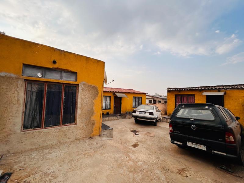 2 Bedroom Property for Sale in Entshonalanga Gauteng