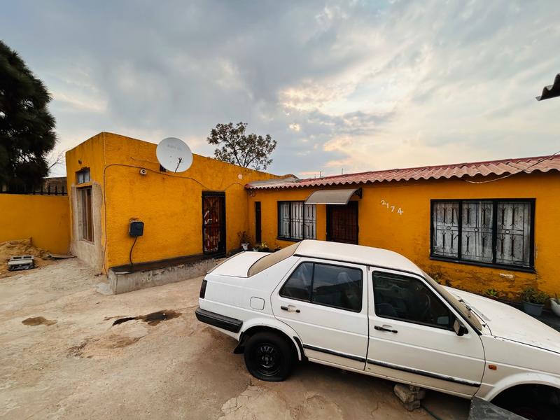 2 Bedroom Property for Sale in Entshonalanga Gauteng