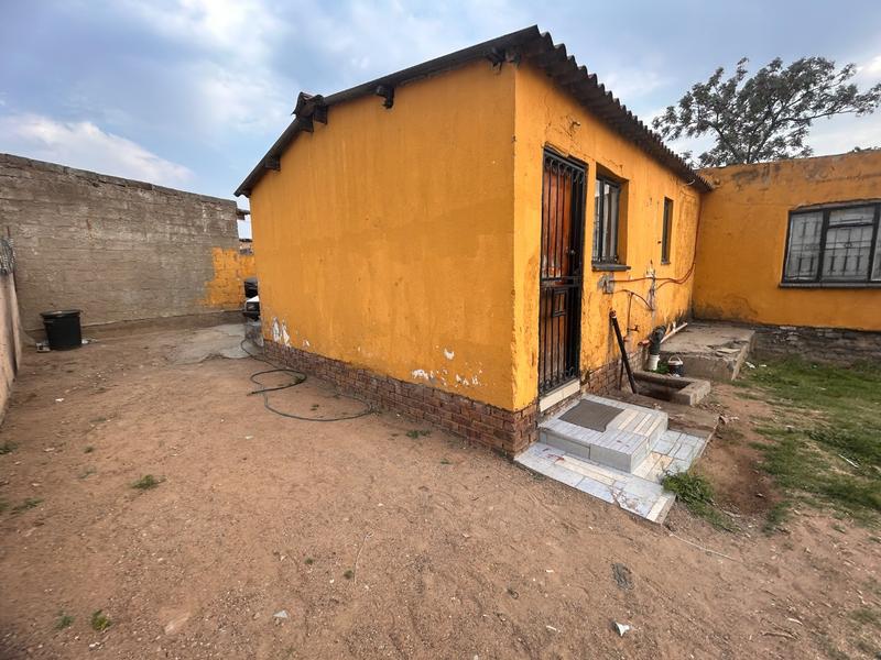 2 Bedroom Property for Sale in Entshonalanga Gauteng
