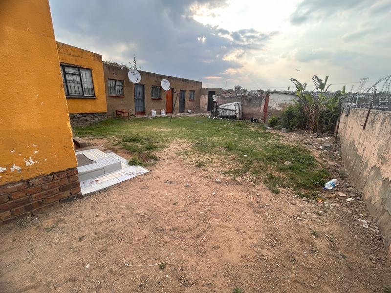 2 Bedroom Property for Sale in Entshonalanga Gauteng