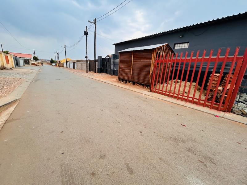 2 Bedroom Property for Sale in Protea Glen Gauteng