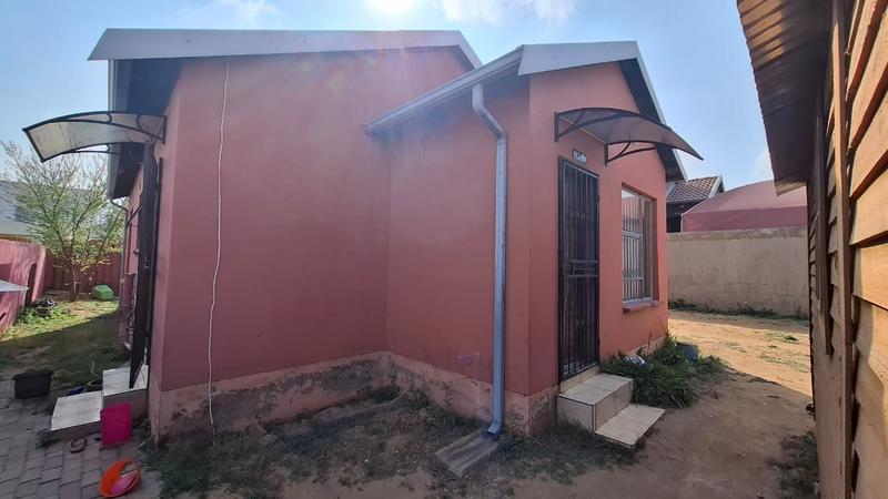 To Let 3 Bedroom Property for Rent in Fleurhof Gauteng