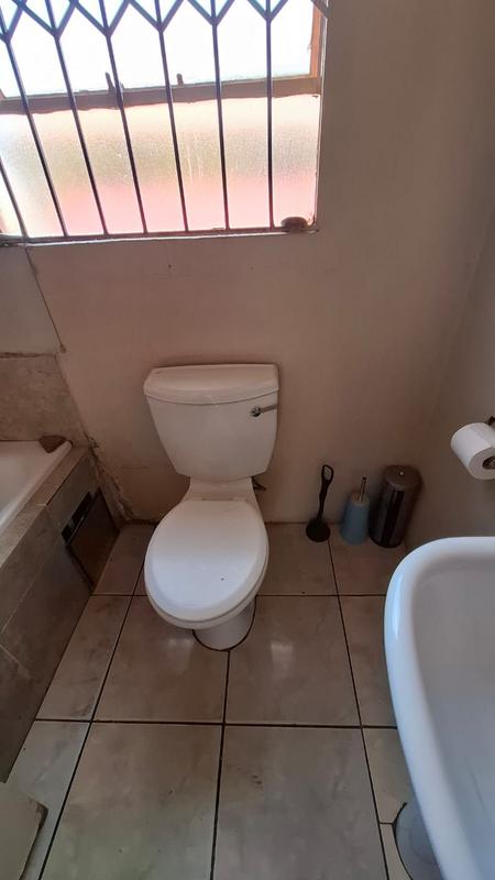 To Let 3 Bedroom Property for Rent in Fleurhof Gauteng