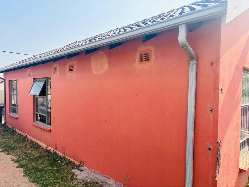 To Let 3 Bedroom Property for Rent in Fleurhof Gauteng