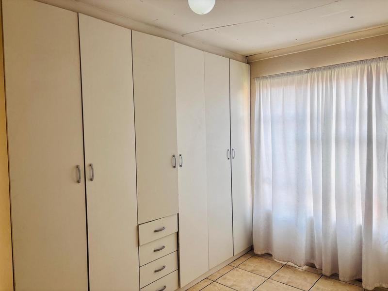 To Let 3 Bedroom Property for Rent in Fleurhof Gauteng