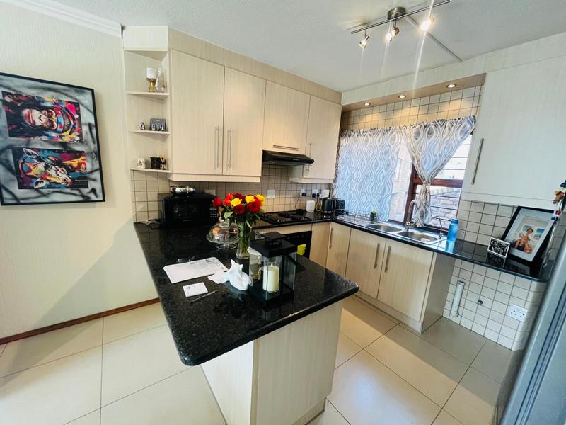 1 Bedroom Property for Sale in Bassonia Gauteng