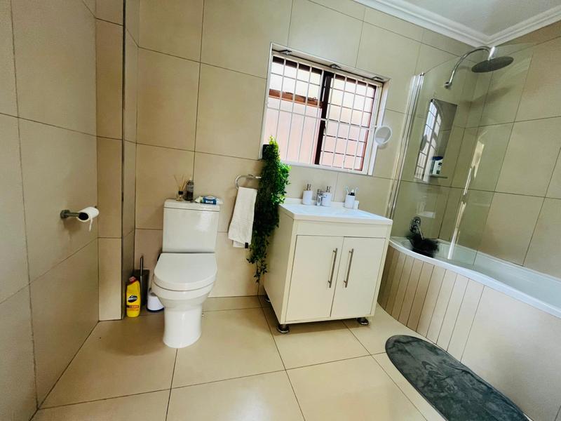 1 Bedroom Property for Sale in Bassonia Gauteng