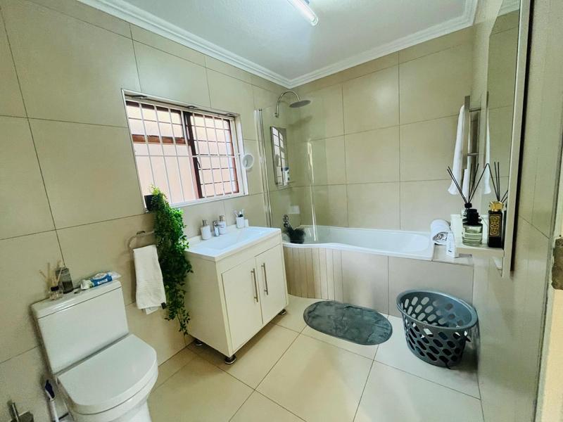 1 Bedroom Property for Sale in Bassonia Gauteng