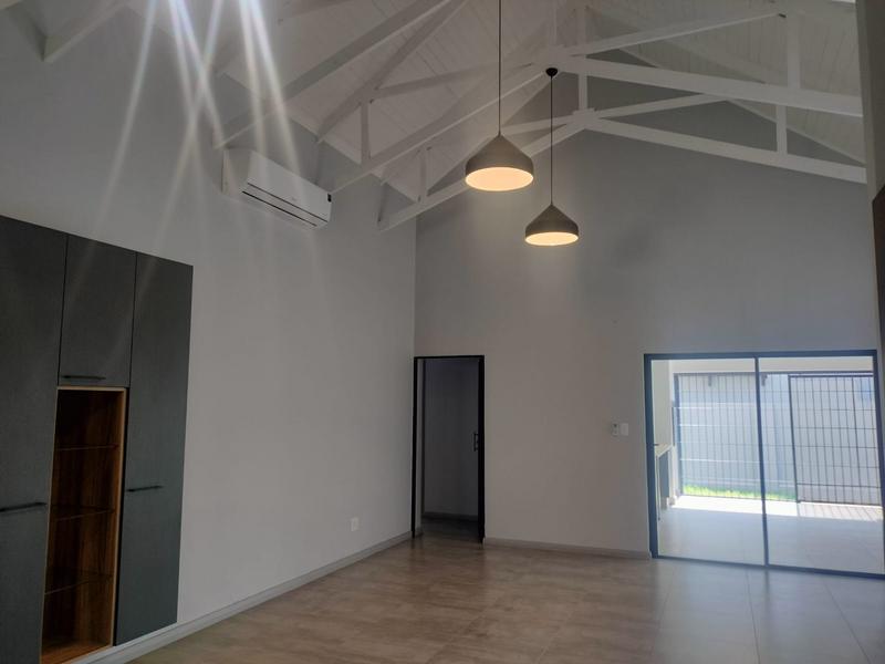 To Let 4 Bedroom Property for Rent in Waterkloof A H Gauteng