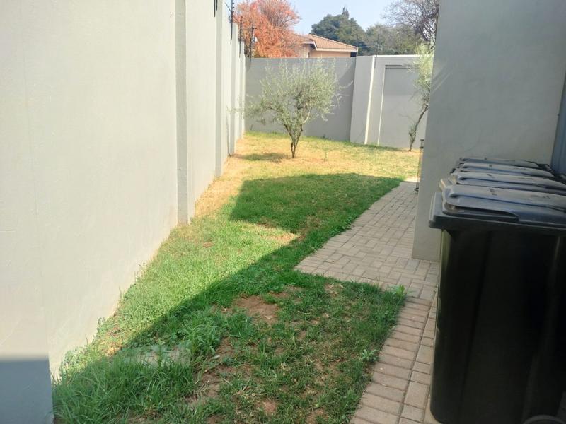 To Let 4 Bedroom Property for Rent in Waterkloof A H Gauteng