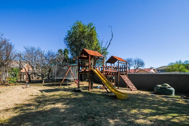 3 Bedroom Property for Sale in Noordwyk Gauteng