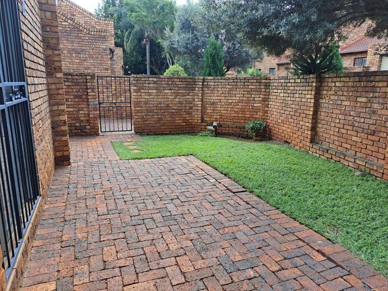 3 Bedroom Property for Sale in Die Hoewes Gauteng
