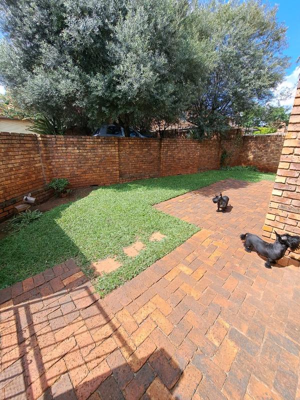 3 Bedroom Property for Sale in Die Hoewes Gauteng