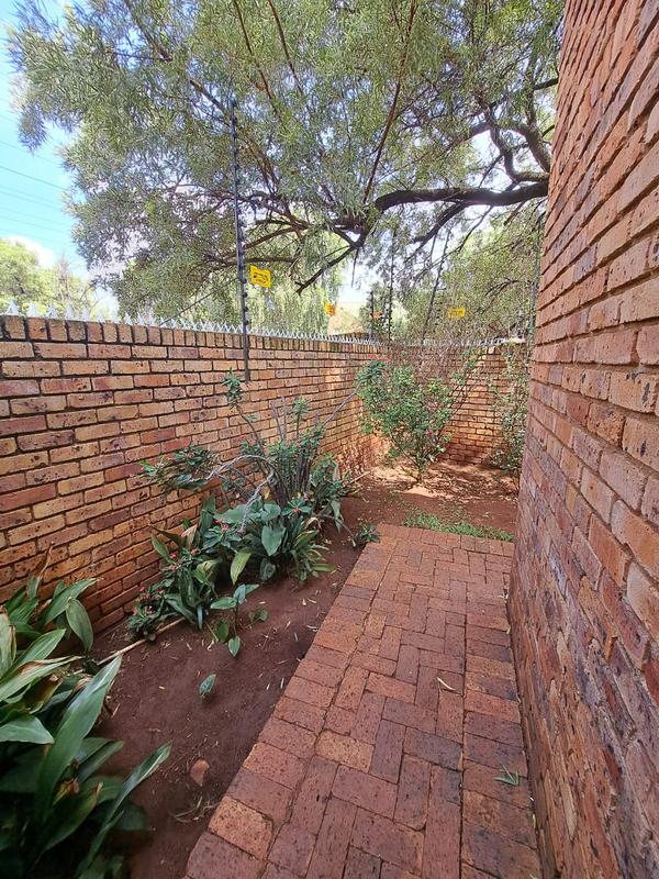3 Bedroom Property for Sale in Die Hoewes Gauteng