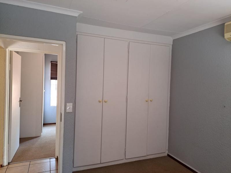 3 Bedroom Property for Sale in Die Hoewes Gauteng