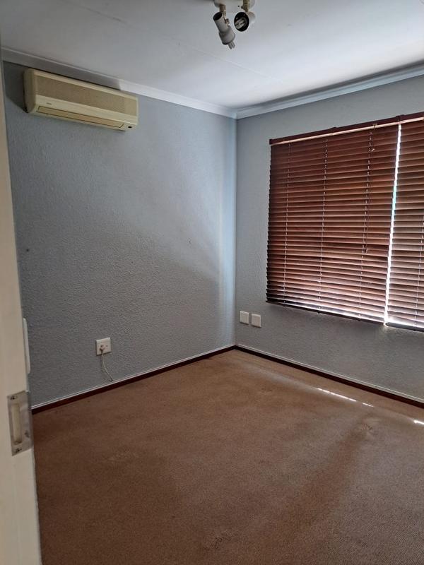 3 Bedroom Property for Sale in Die Hoewes Gauteng
