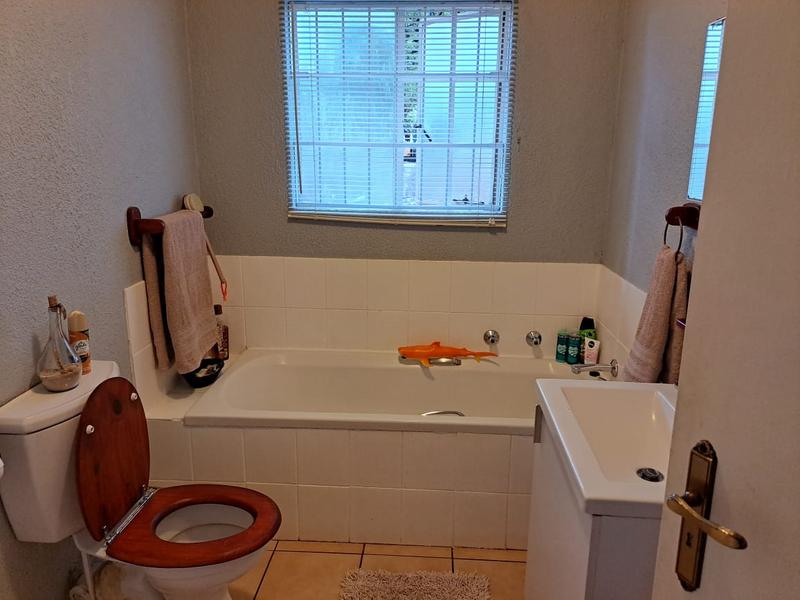 3 Bedroom Property for Sale in Die Hoewes Gauteng
