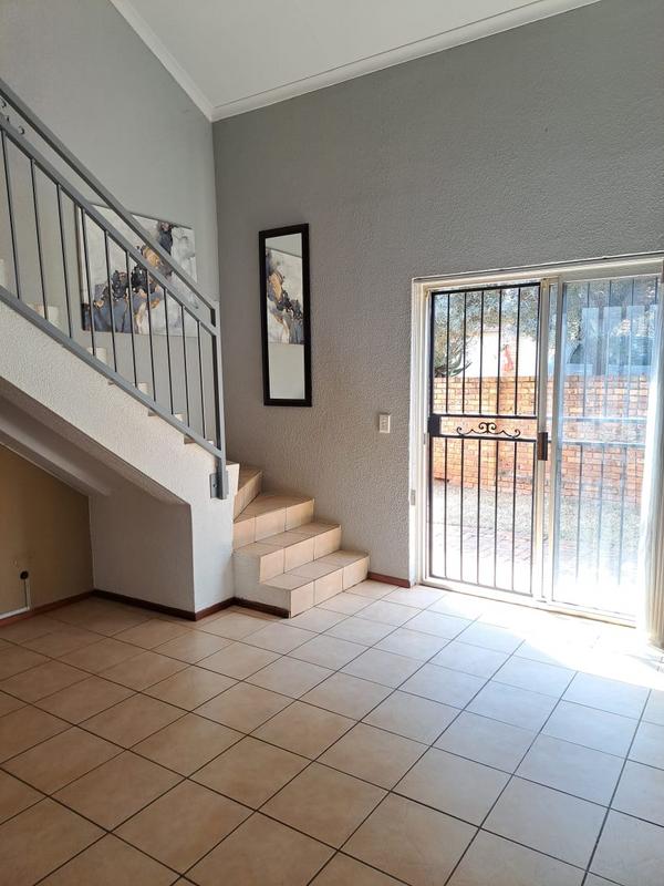 3 Bedroom Property for Sale in Die Hoewes Gauteng