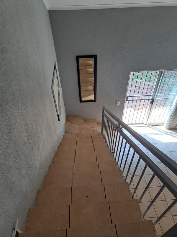 3 Bedroom Property for Sale in Die Hoewes Gauteng