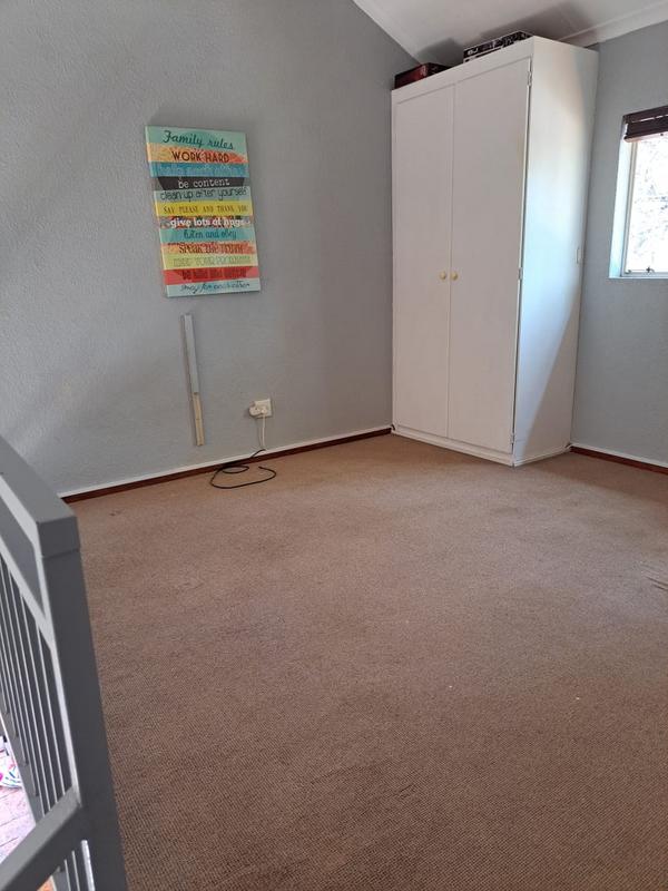 3 Bedroom Property for Sale in Die Hoewes Gauteng