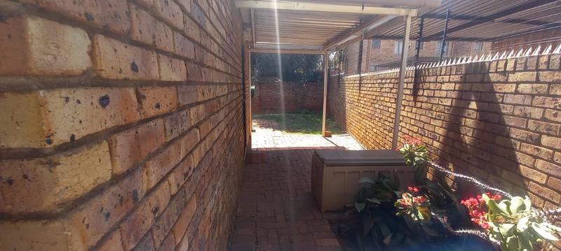 3 Bedroom Property for Sale in Die Hoewes Gauteng