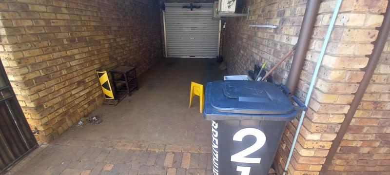 3 Bedroom Property for Sale in Die Hoewes Gauteng