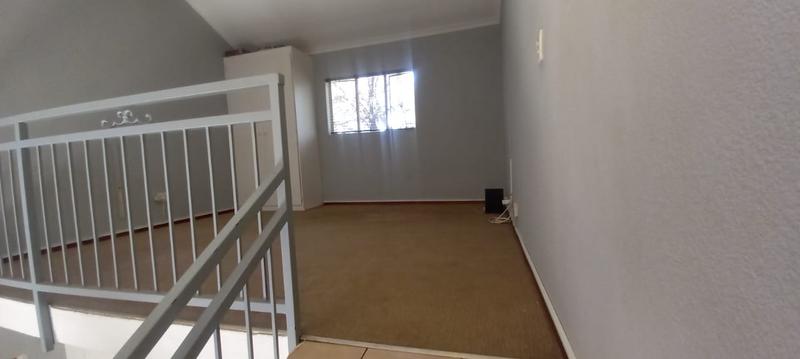 3 Bedroom Property for Sale in Die Hoewes Gauteng