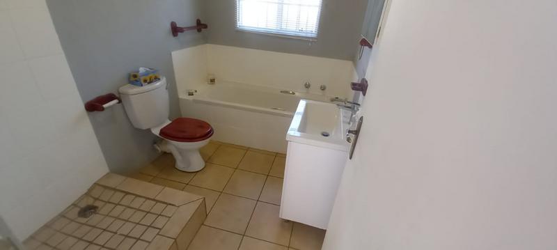 3 Bedroom Property for Sale in Die Hoewes Gauteng