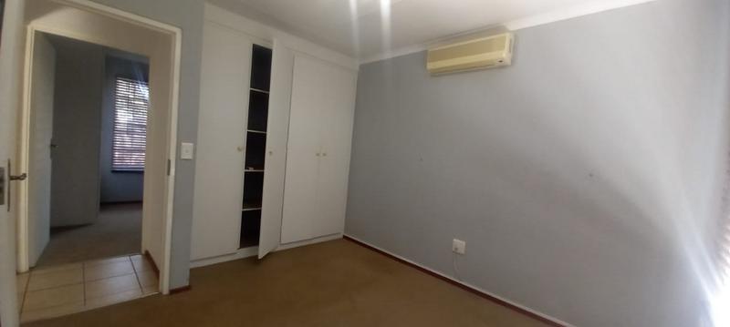 3 Bedroom Property for Sale in Die Hoewes Gauteng