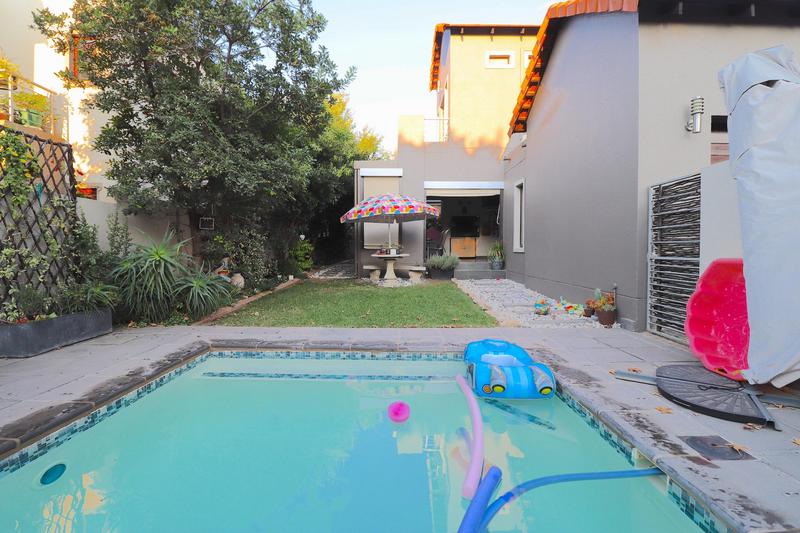 To Let 3 Bedroom Property for Rent in Broadacres Gauteng