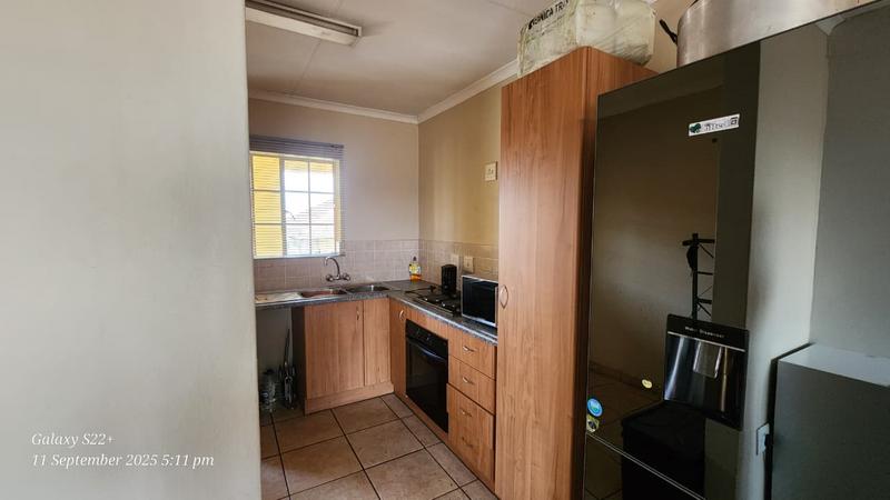To Let 1 Bedroom Property for Rent in Kosmosdal Gauteng