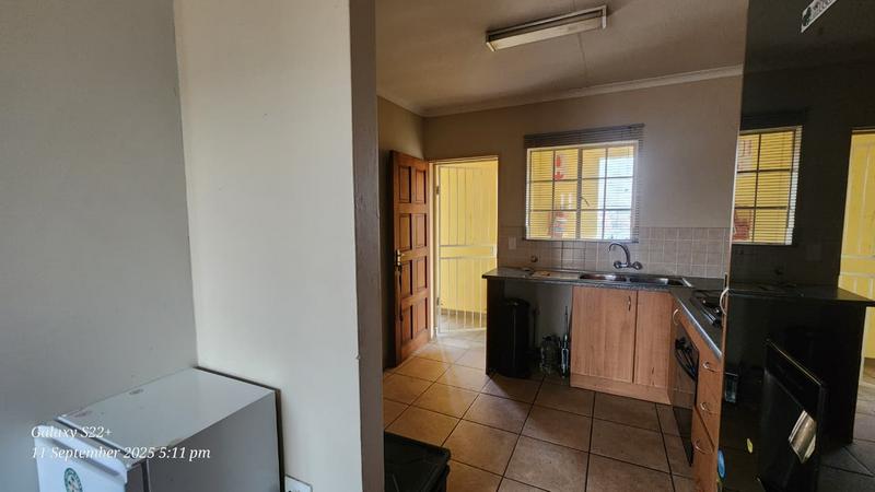 To Let 1 Bedroom Property for Rent in Kosmosdal Gauteng