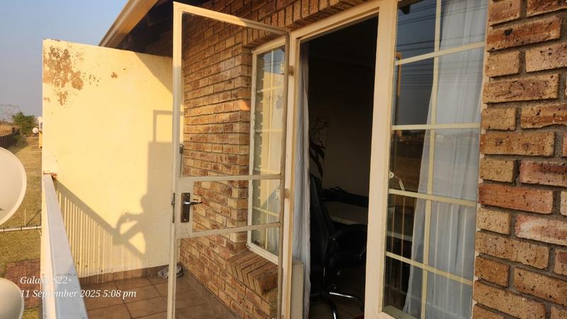 To Let 1 Bedroom Property for Rent in Kosmosdal Gauteng