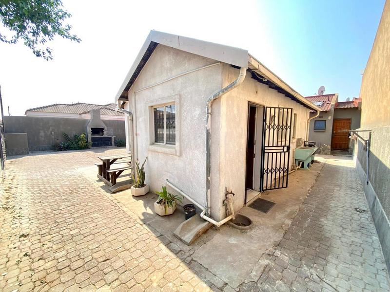 2 Bedroom Property for Sale in Protea Glen Gauteng
